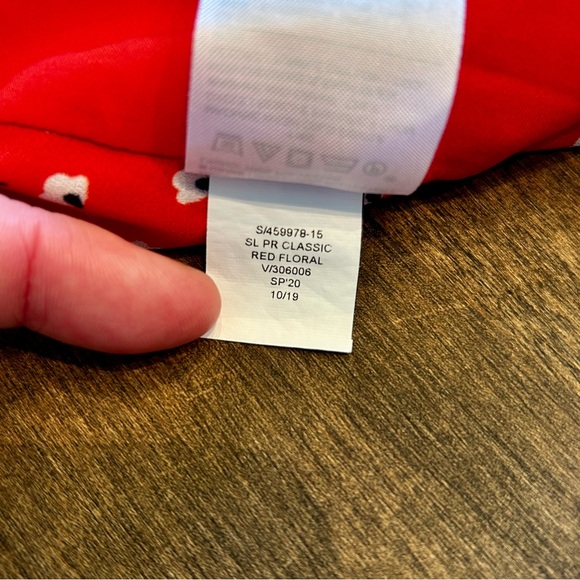 [EUC] BANANA REPUBLIC | Classic Red Floral Sleevless Blouse | Medium | Women - Picture 9 of 9